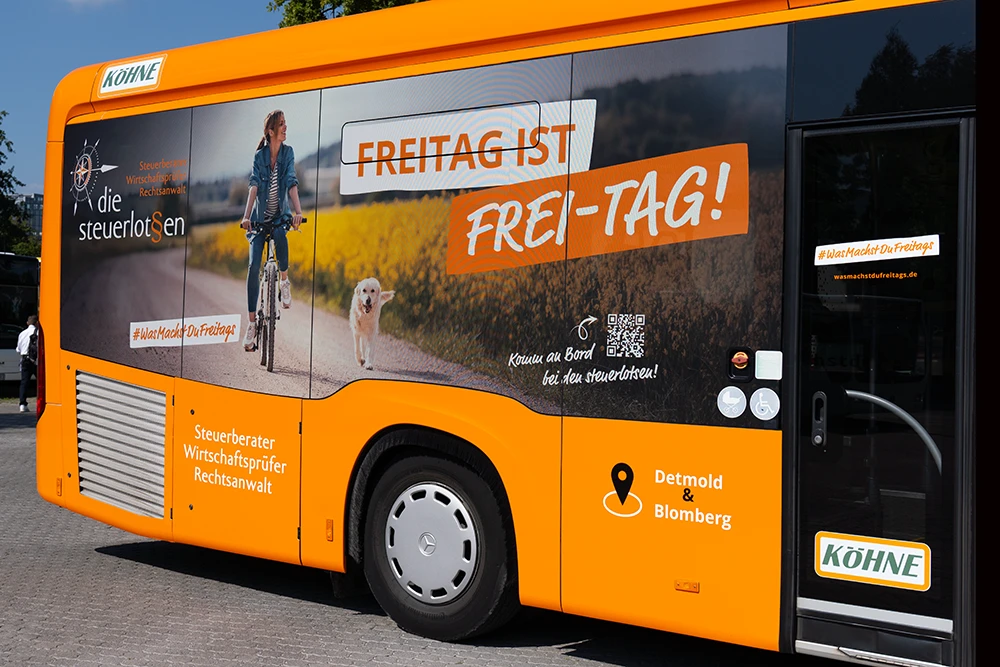 Bus – „die steuerlosten“ – Folierung und Beschriftung