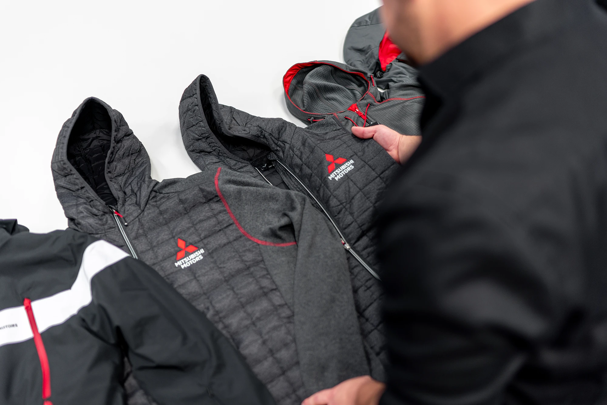 Von Einzelstück bis Teamkollektion – flexibel im Textildruck