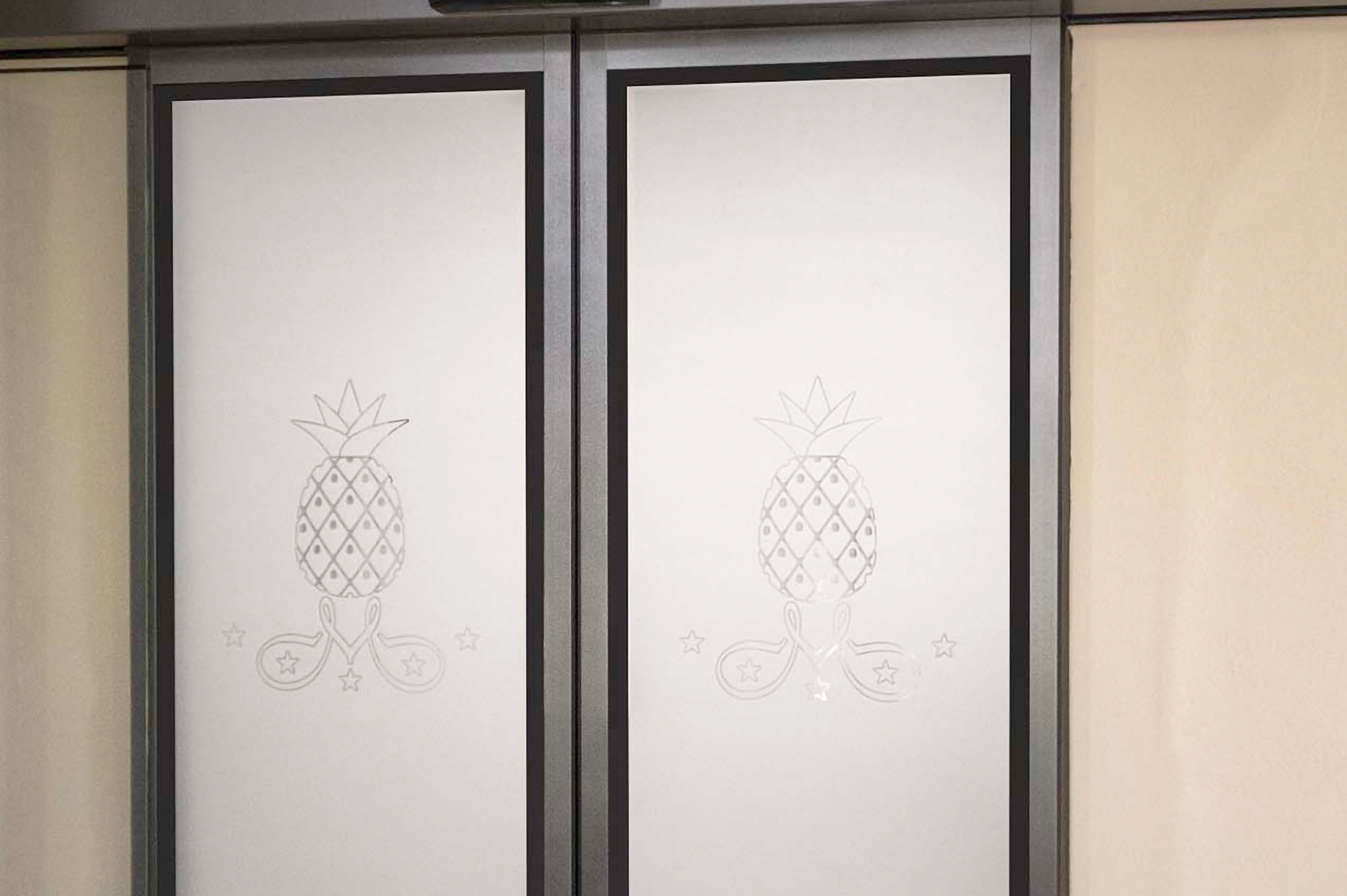 Glasdekorfolien & Sichtschutzfolien – moderner Sichtschutz für Fenster und Glasflächen