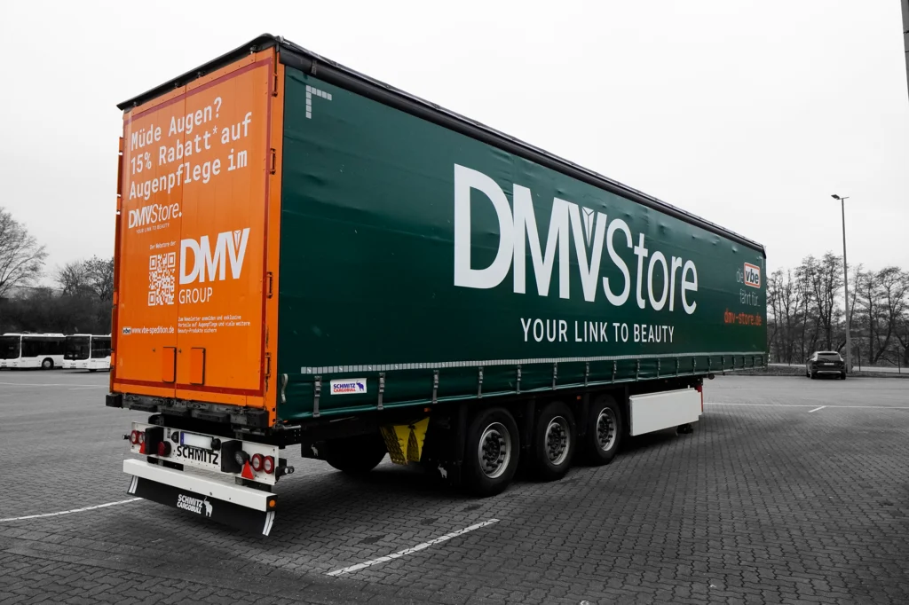 LKW-Auflieger Planenbeschriftung für einen Industriebetrieb im Extertal