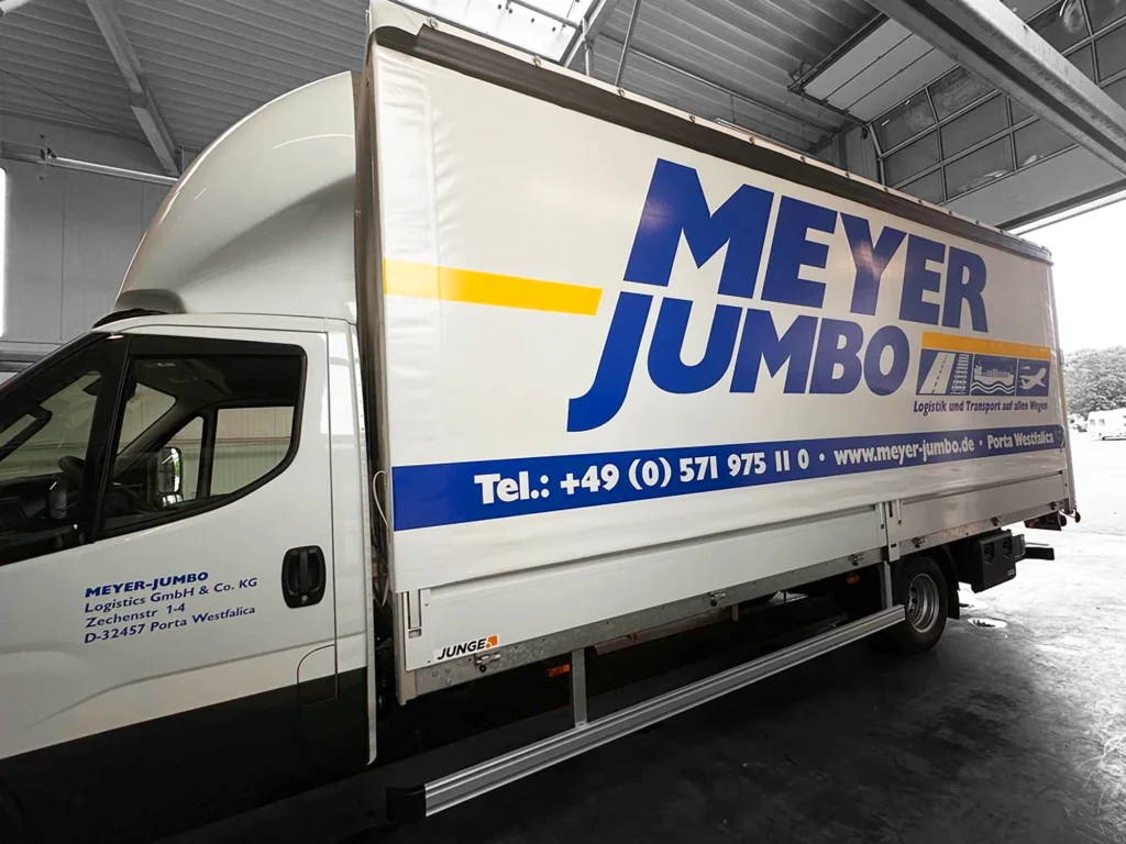 LKW Planenbeschriftung für eine Spedition